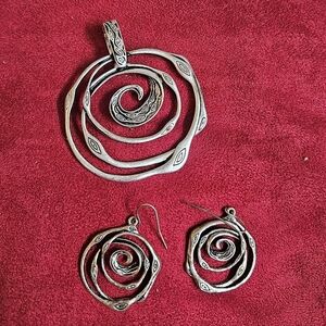 Premier Designs Silver Spiral Necklace Set